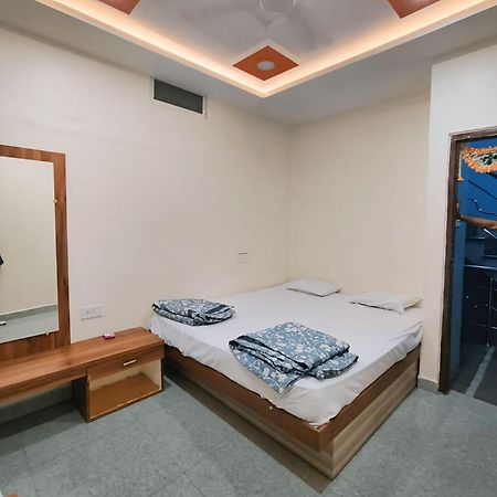 Shree Trilokeshwar Guesthouse Ujjain Bagian luar foto