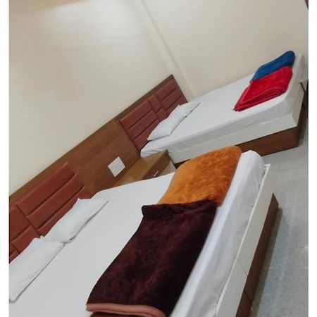 Shree Trilokeshwar Guesthouse Ujjain Bagian luar foto