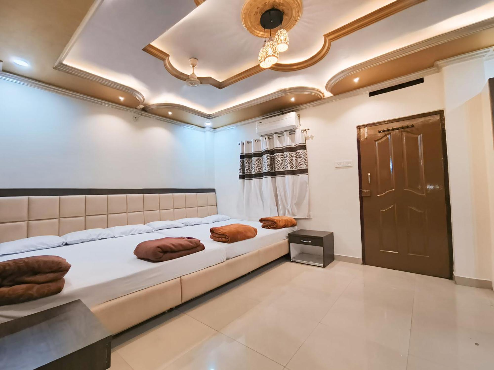 Shree Trilokeshwar Guesthouse Ujjain Bagian luar foto