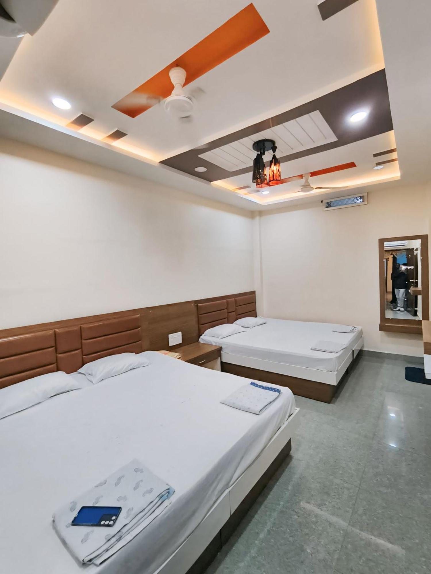 Shree Trilokeshwar Guesthouse Ujjain Bagian luar foto
