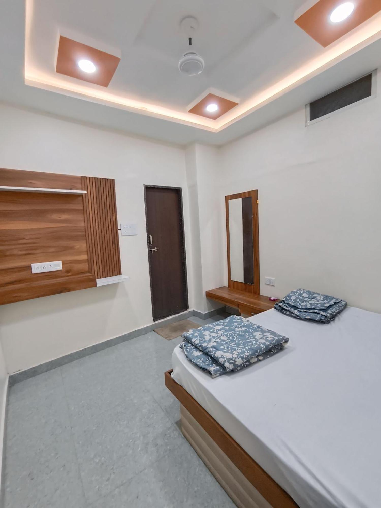 Shree Trilokeshwar Guesthouse Ujjain Bagian luar foto