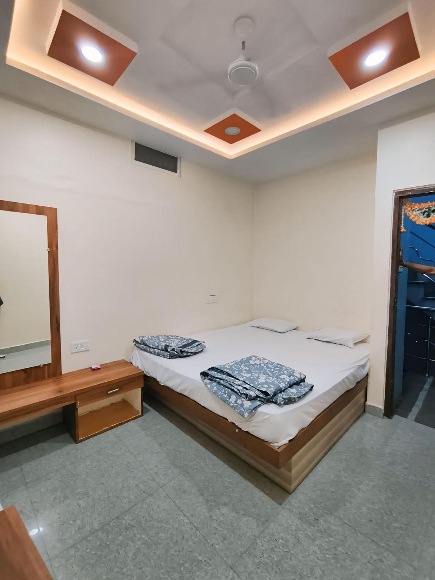 Shree Trilokeshwar Guesthouse Ujjain Bagian luar foto