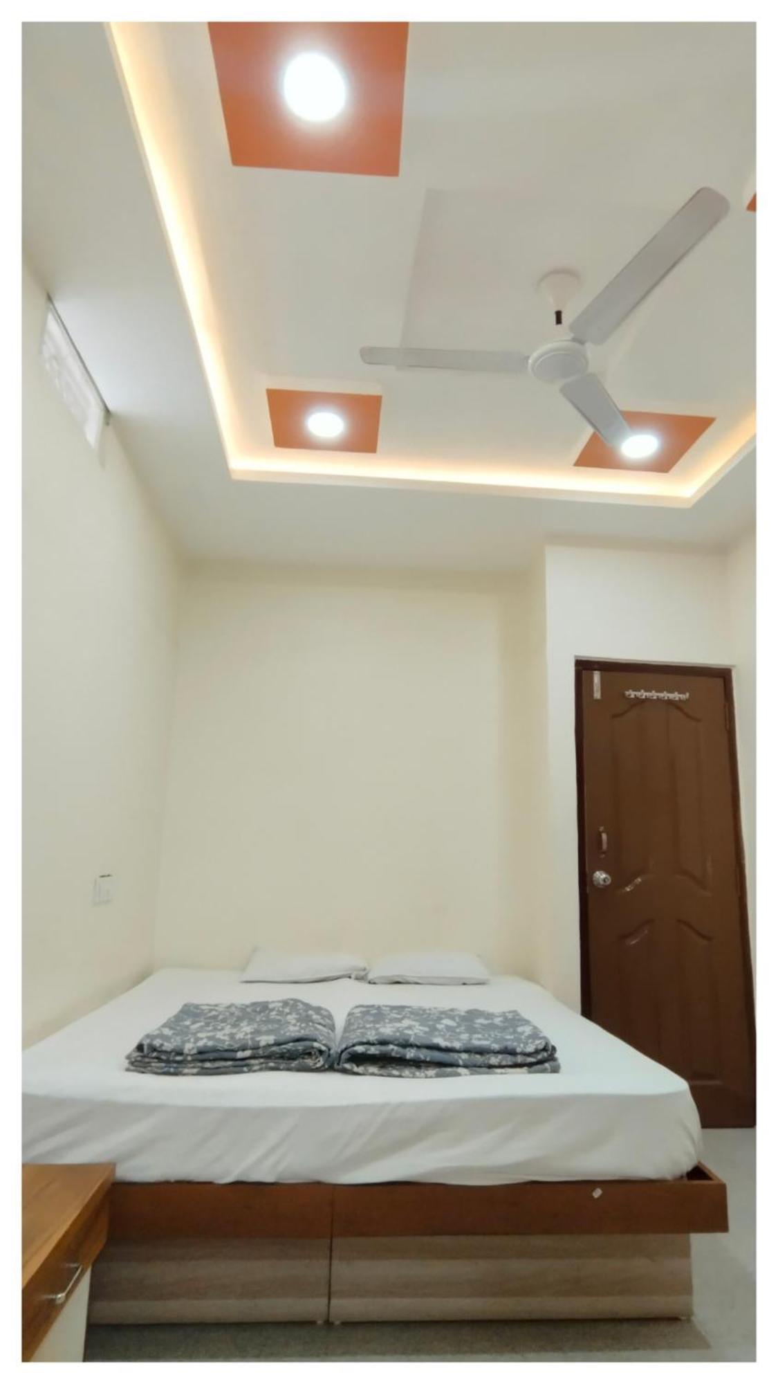 Shree Trilokeshwar Guesthouse Ujjain Bagian luar foto
